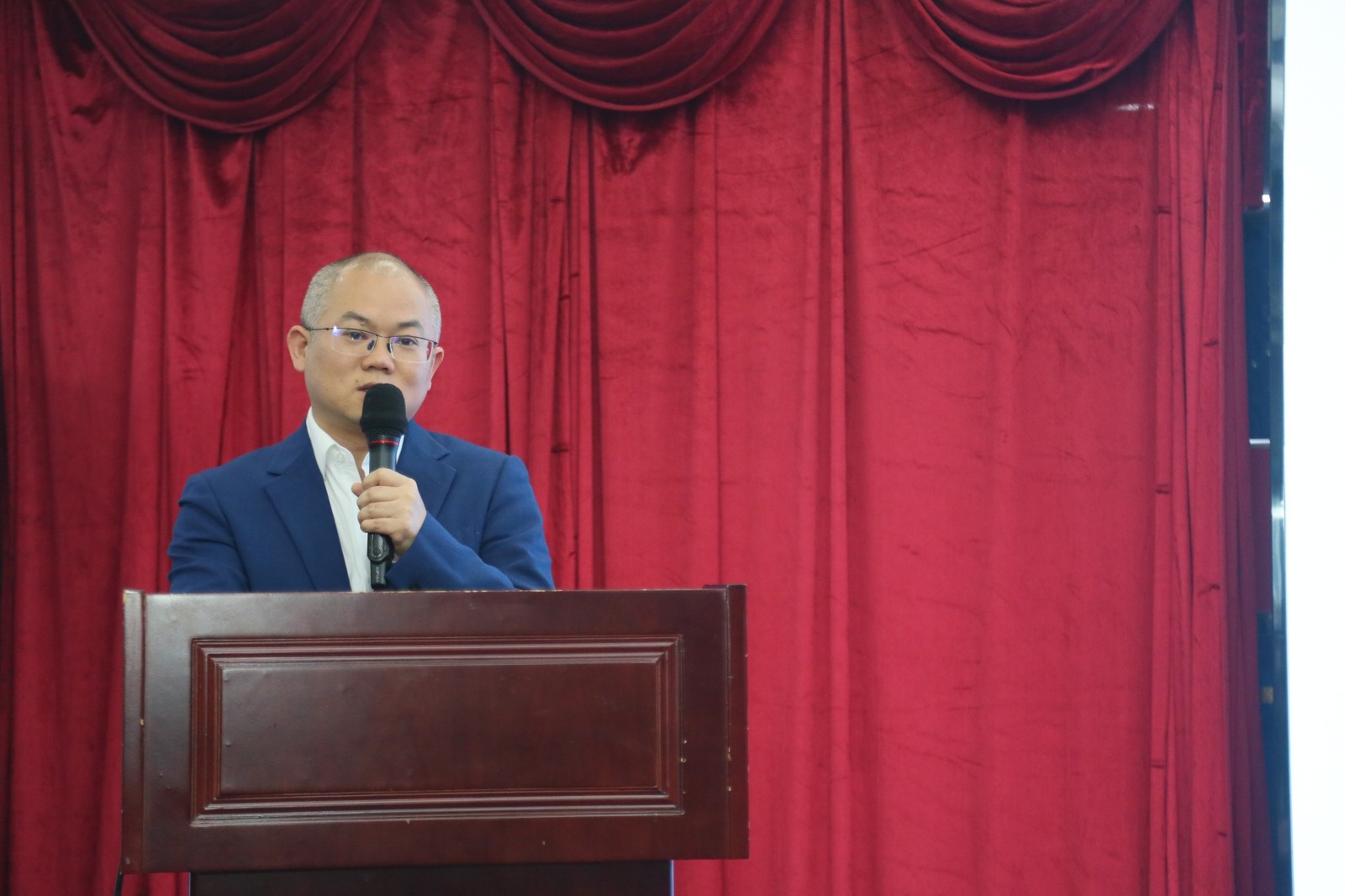 周起太做质委会报告.JPG 周起太做质委会报告.JPG