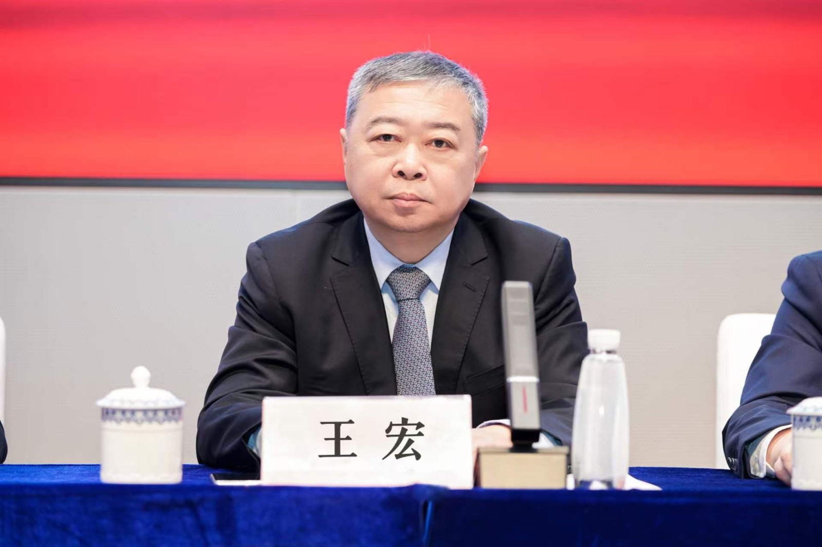 16.王宏特写.jpg 16.王宏特写.jpg